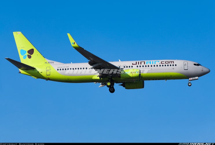  Jin Air B737-8Q8 HL8225
