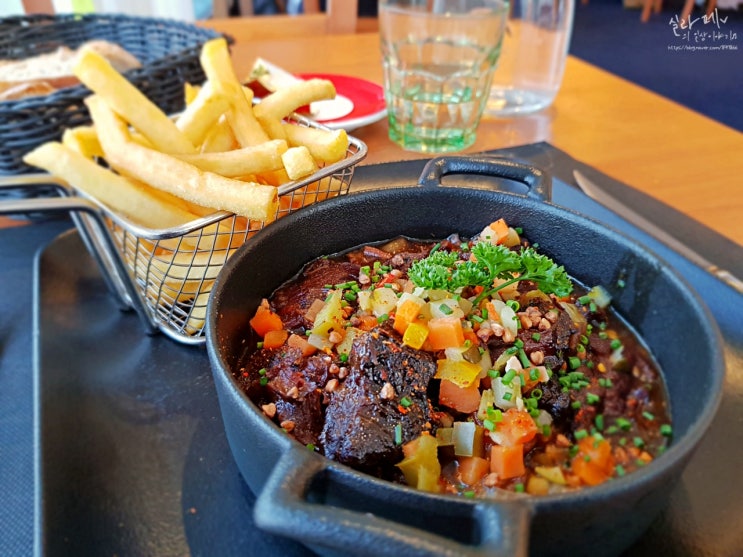  몽생미셸 식당 | 라 로티세리 (La Rôtisserie)
