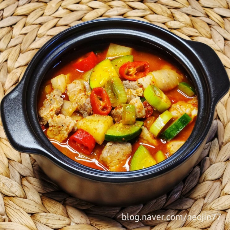 Jinny's집밥레시피 돼지고기짜글이 만들기 찌개와 볶음의 중간 찌개요리 Jinny's집밥레시피 돼지고기짜글이 만들기 찌개와 볶음의 중간 찌개요리