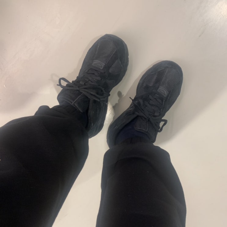 뉴발란스 878 트리플블랙 비쥬얼 미쳤다리.. 뉴발란스 878 트리플블랙 비쥬얼 미쳤다리..
