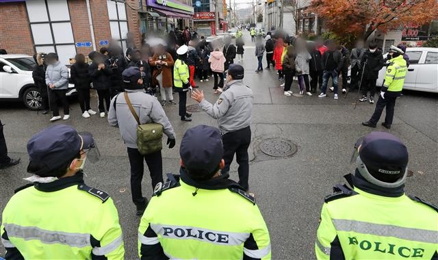  조두순 집 앞, 공포와 분노 사이