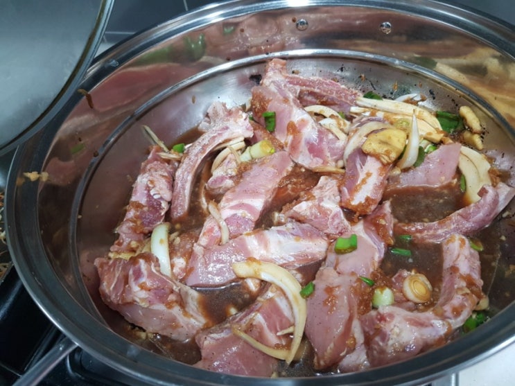  나만의 돼지등갈비찜을 요리가 아닌,가족  한 끼 식사라면 충분히 저도 만들 수 있어요.