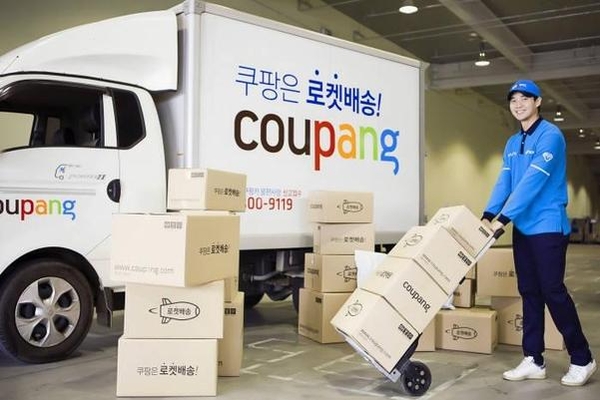  年 5억 박스 나르는 쿠팡, 택배사업자 승인 가닥… 연내 발표