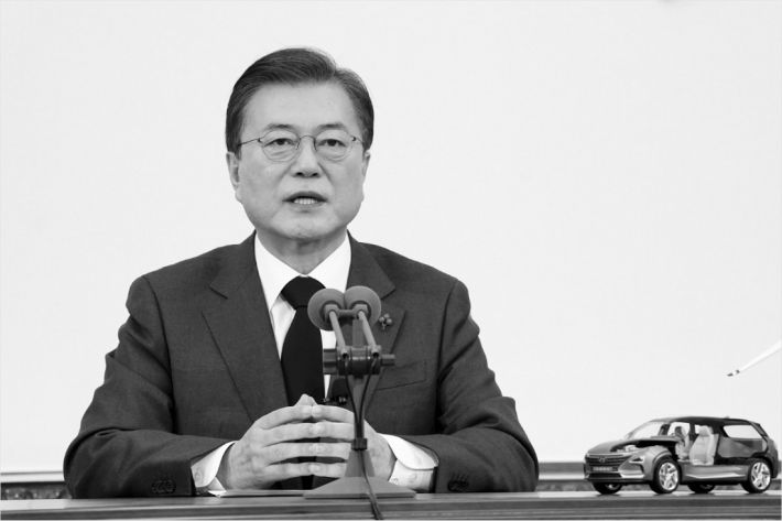  문재인 대통령 지지율 최저치 갱신... 자연스러운 하락인가 아니면 다가올 추락의 예고인가
