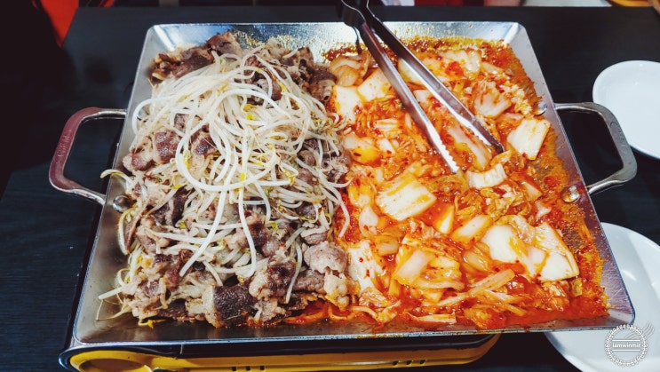 대학동 우삼겹 + 숙주 + 맛김치, 가성비 좋은 오삼숙이