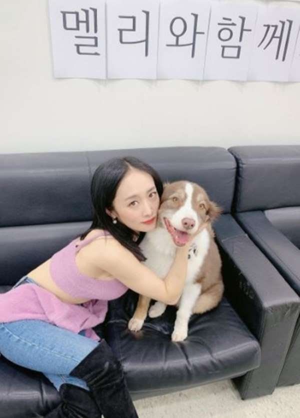 '비디오스타' 출연 카라 니콜 최근 근황은? (+반려견 멜리와 함께)