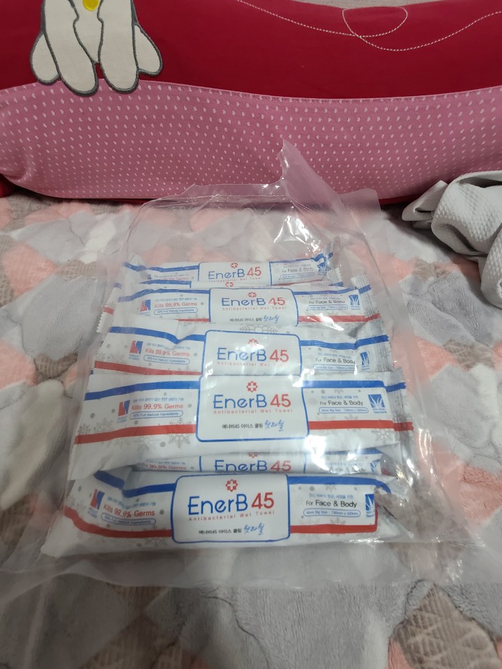  물티슈의 아랫도리는 흠뻑 젖어버렸다