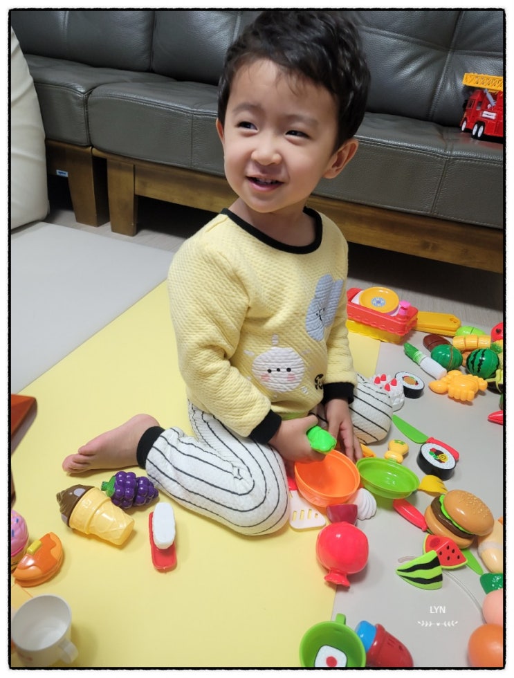  엄마표 놀이 30개월 손가락 동요 활용해서 물건 이름익히기