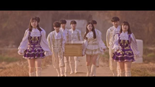 이.단.아 “한 번만 더 장례식장에서 만나거든 그땐 사귀자” 이.단.아 “한 번만 더 장례식장에서 만나거든 그땐 사귀자”