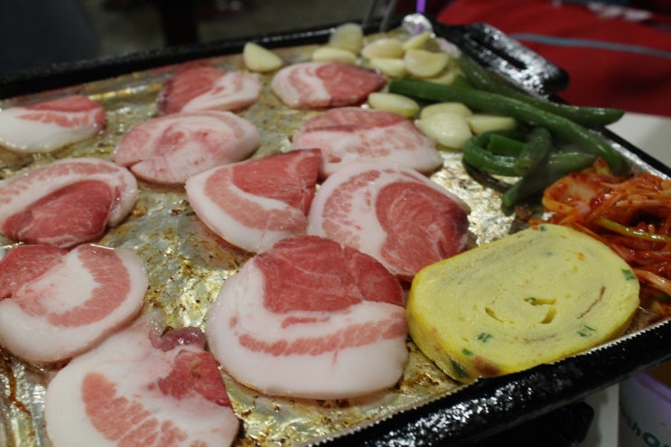  [망원 맛집]  레트로 감성의 냉동삼겹살집"행진"