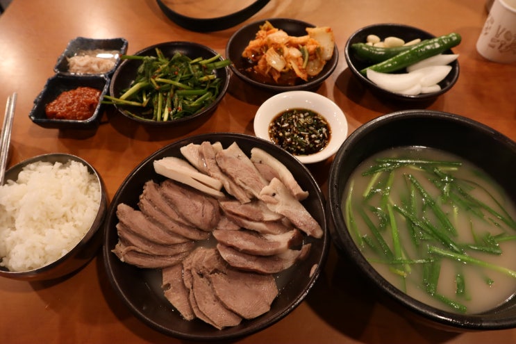  부산에서 먹어주는 돼지국밥 중 하나, 깡통시장 양산집