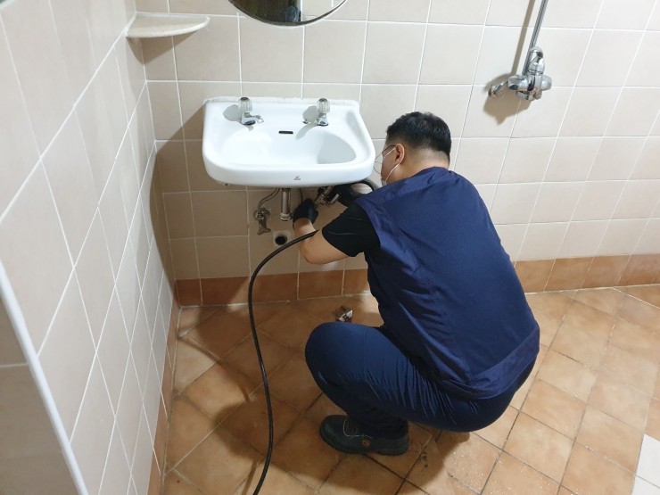  대부동동 대부북동 하수구막힘 대부남동 선감동 아파트하수도 싱크대뚫음 작업중