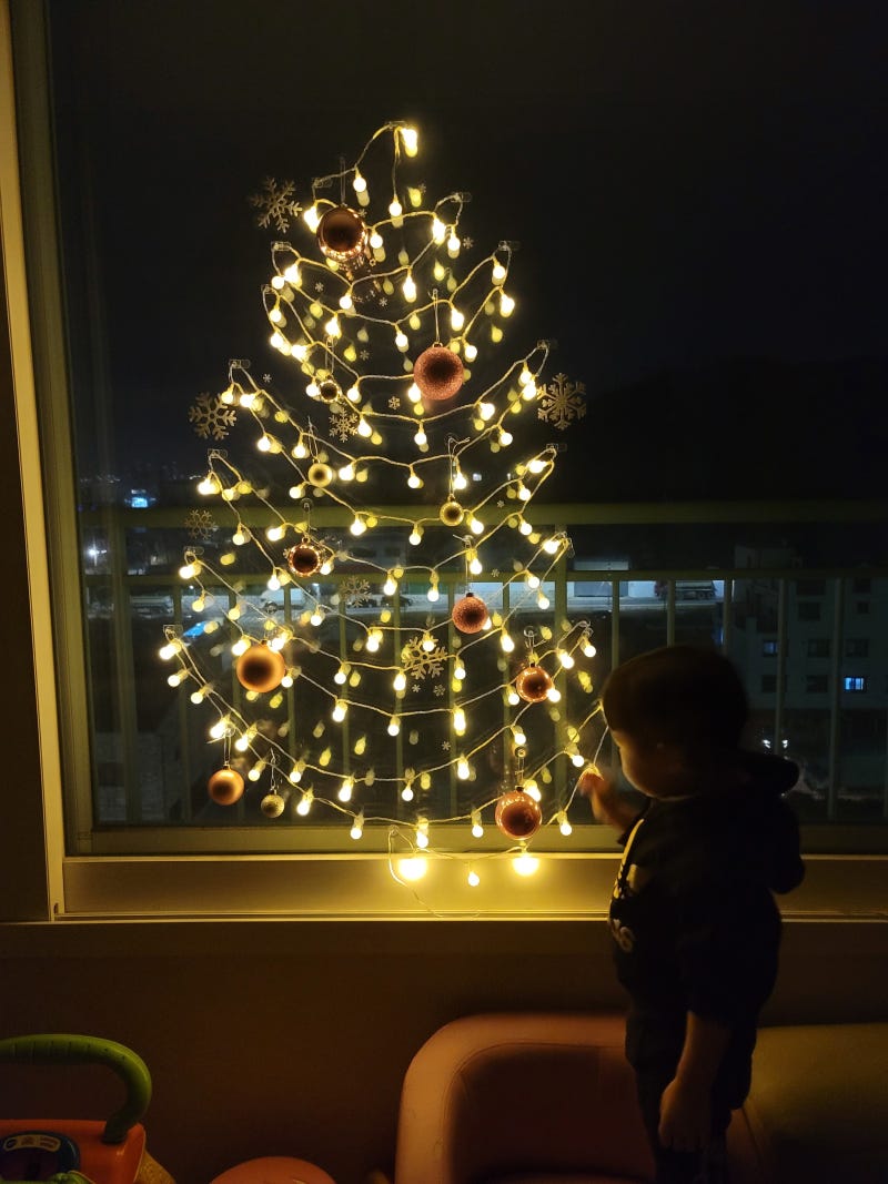 아이와 함께 크리스마스LED벽트리 거실창에 꾸미기(+제품 장단점) : 네이버 블로그, image size:800x1067