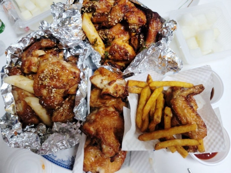 이경규치킨 돈치킨 세 가지 맛의 구운3닭으로 다양하게 즐겨요