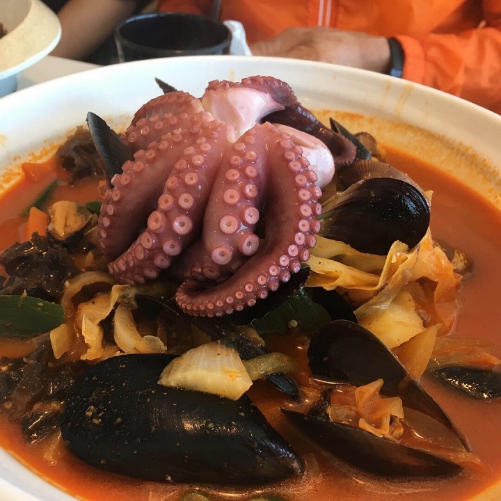  함덕해수욕장 앞 문어아저씨