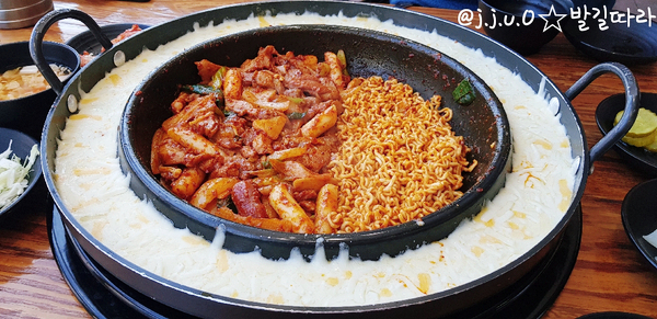  파주야당역) 치즈 먹는 재미에 빠졌던 '유가네닭갈비' - 치즈퐁닭 맛집 / 키즈존有