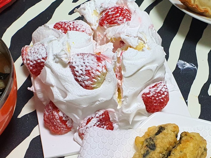  공존 베이커리 딸기케이크 저도 드뎌 맛봤어요