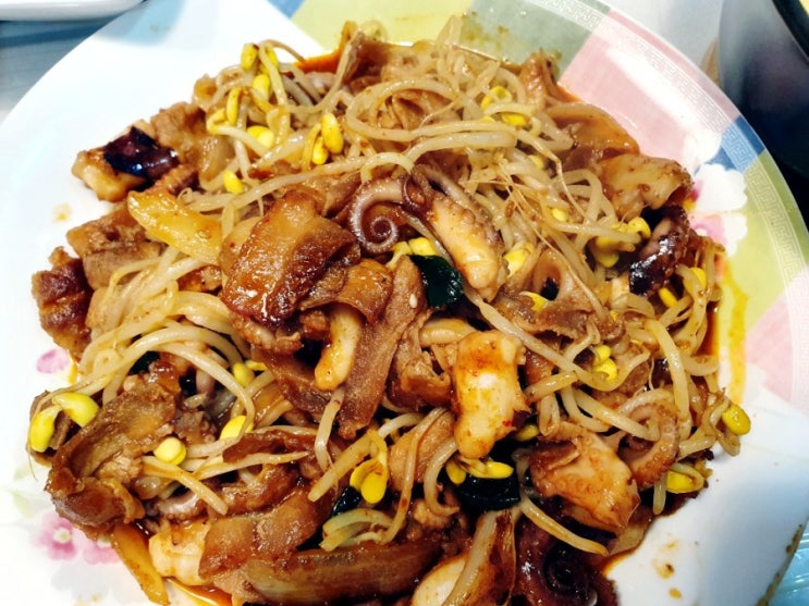 오늘의 저녁 메뉴 : 쭈삼불고기 / 쭈꾸미 볶음 / 대패 삼겹살 / 계란찜 / 콩나물국 오늘의 저녁 메뉴 : 쭈삼불고기 / 쭈꾸미 볶음 / 대패 삼겹살 / 계란찜 / 콩나물국