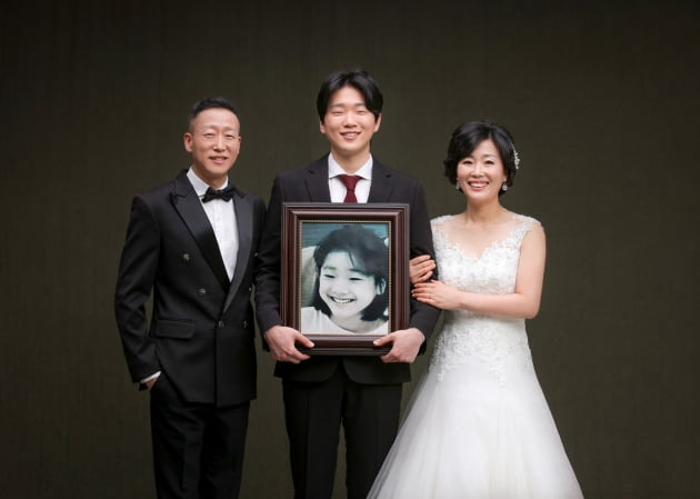  "하늘나라 간 딸과 사진 찍고 싶어요"…사연 쓰니 소원 이뤄졌다<한국경제>