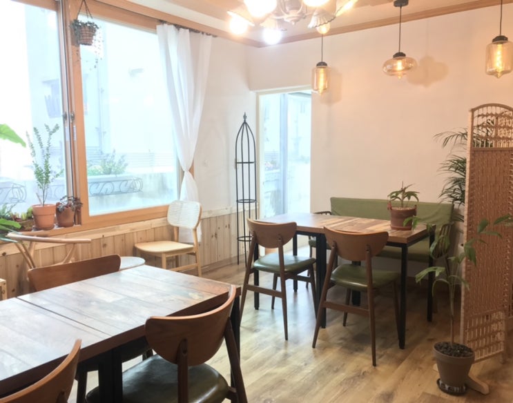  대전 문화동 주택개조카페 그린루프스 / 산소뿜는 화분들이 가득~ 조용하고 편안한 쉼터