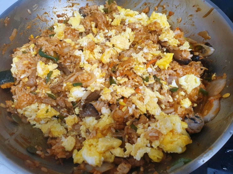  오늘 저녁 돌솥비빔밥 멀 넣어도 맛있어