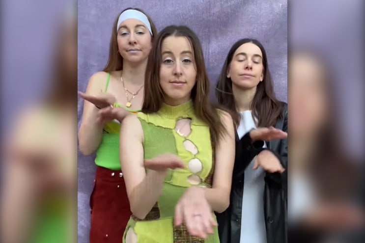  HAIM / 하임, 새 명절 노래 'Christmas Wrapping 2020 (All I Want for Christmas is a Vaccine)'