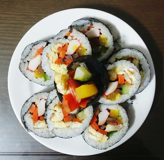 투박한 김밥... 투박한 김밥...