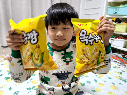 농심 옥수수깡 맛이 좋아 한박스 더 구입! 농심 옥수수깡 맛이 좋아 한박스 더 구입!
