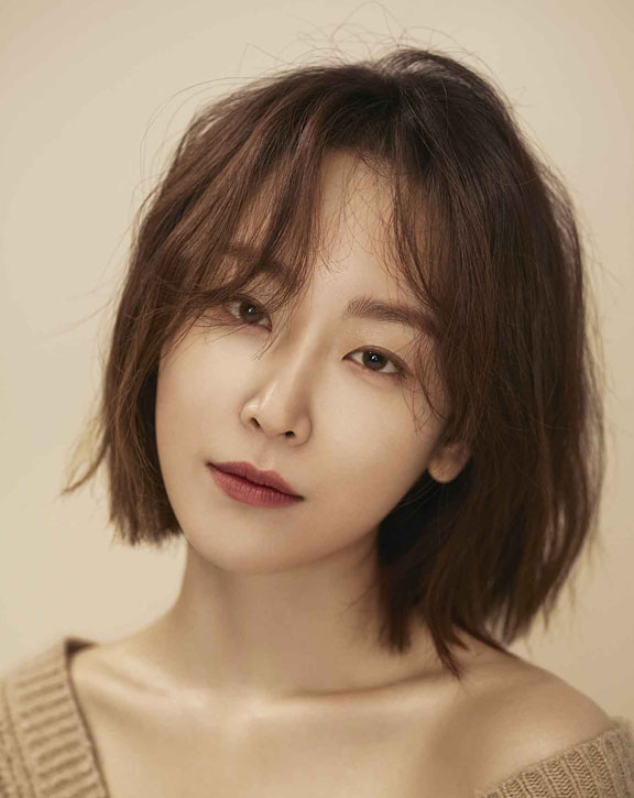  최근 데뷔 19주년을 맞이한 배우 서현진