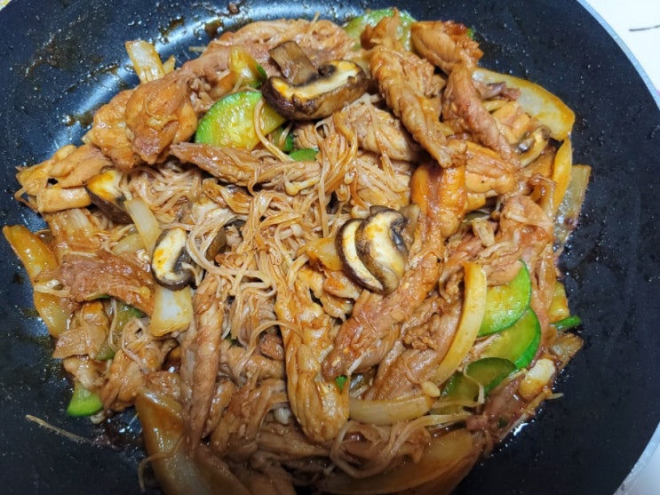  닭목살 볶음