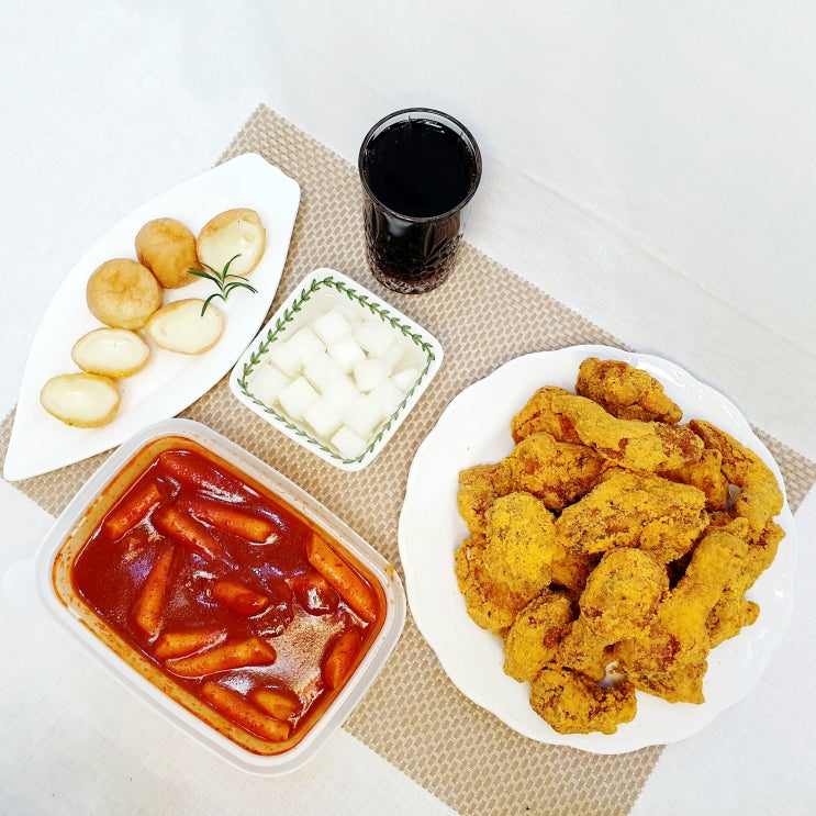  치킨브랜드 추천 트윙클세트 역대급치즈볼과 신떡볶이까지