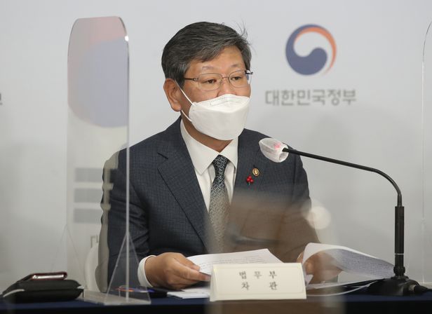  이용구 법무차관, 택시기사 욕설  폭행 (feat.내사종결, 무슨소리인지, 소환통보 거부)