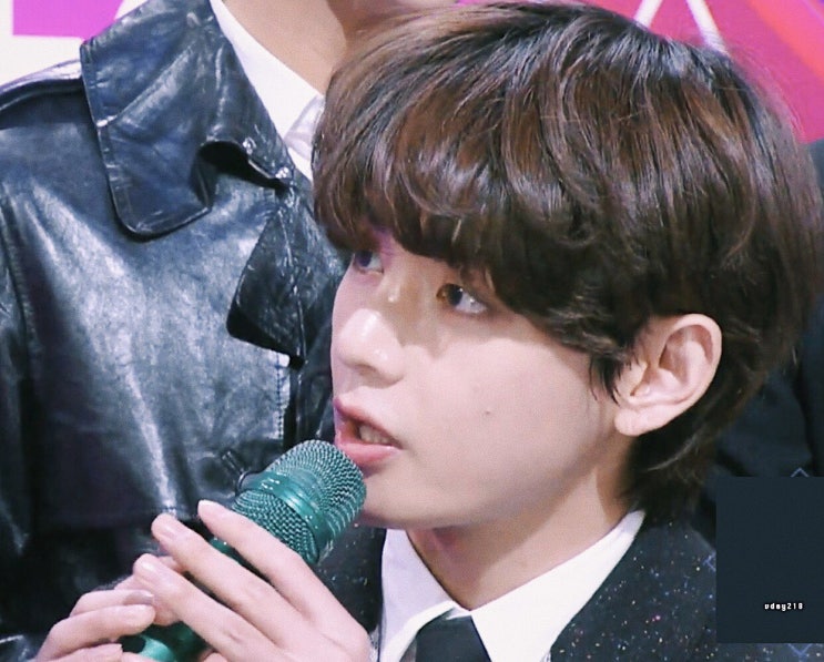 귀여움 폭발하는 방탄소년단 뷔 귀여움 폭발하는 방탄소년단 뷔