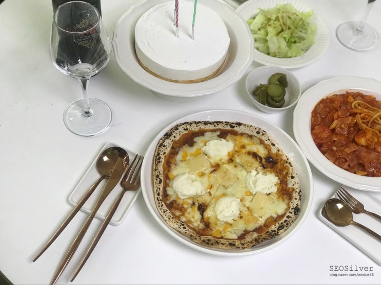  연말 홈파티 [ 우주인피자 ] 맛있고 간편하게~에어프라이어 냉동피자  파이브치즈