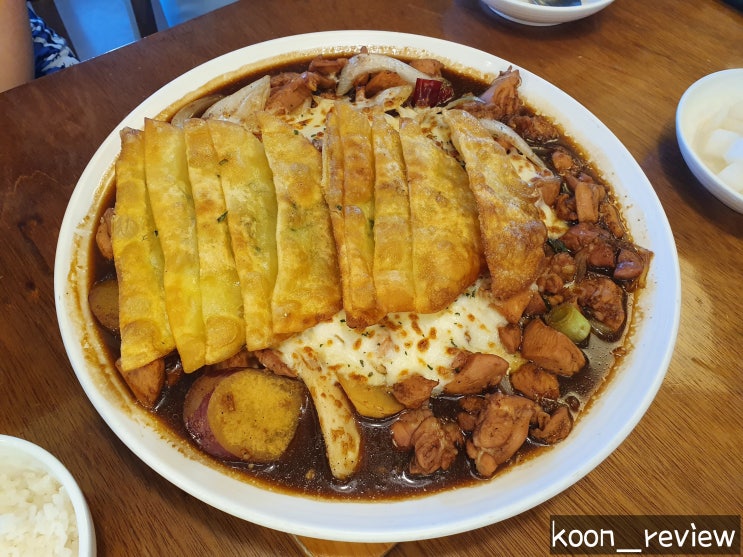 [경상북도 포항] 두남자찜닭 효자점, 찜닭위 납작만두와 치즈토핑