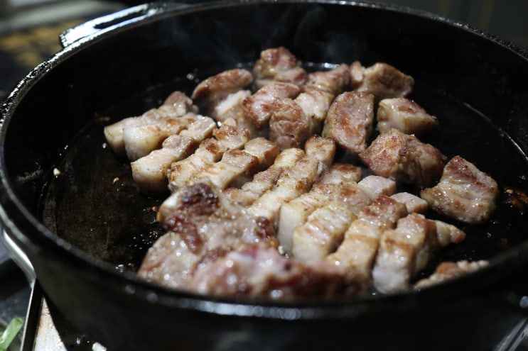 부천 중동역 맛집 삼겹살 구워주는 금빛돈