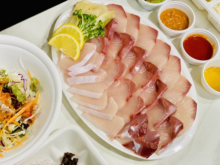  [합정 맛집] 제철 방어가 맛있는 횟집 '어사출또 합정역점' 방어 배달 후기