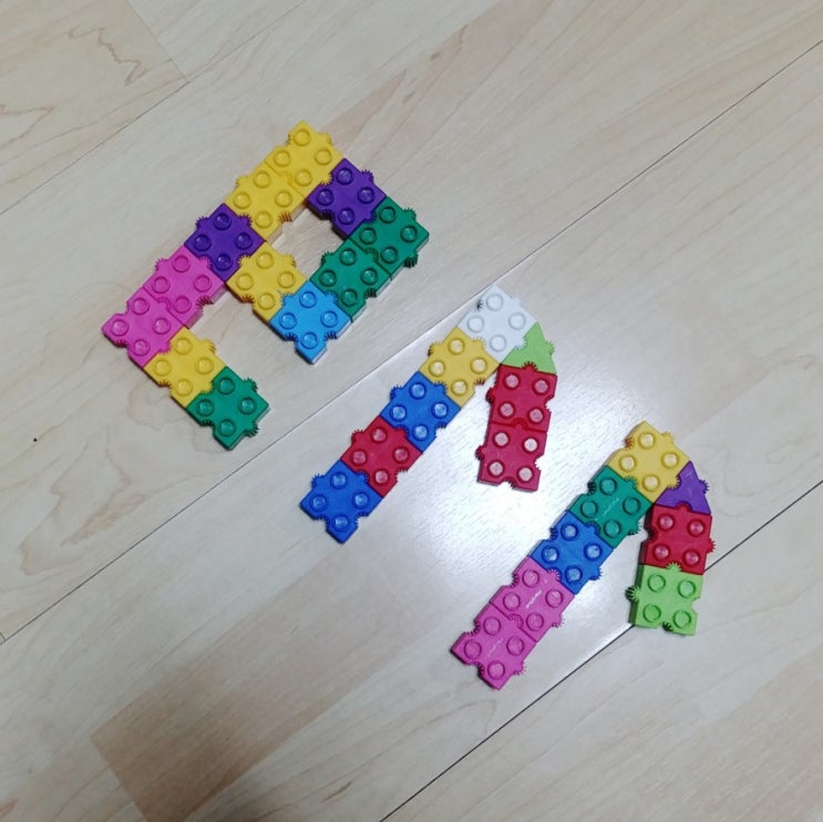  블럭으로 숫자를 표현하기 시작한 둘째.