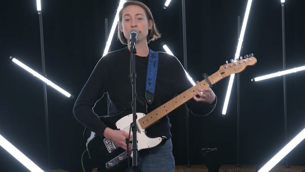 Anna Burch, 'Your Heart May Be Heavy' 새 명절 노래