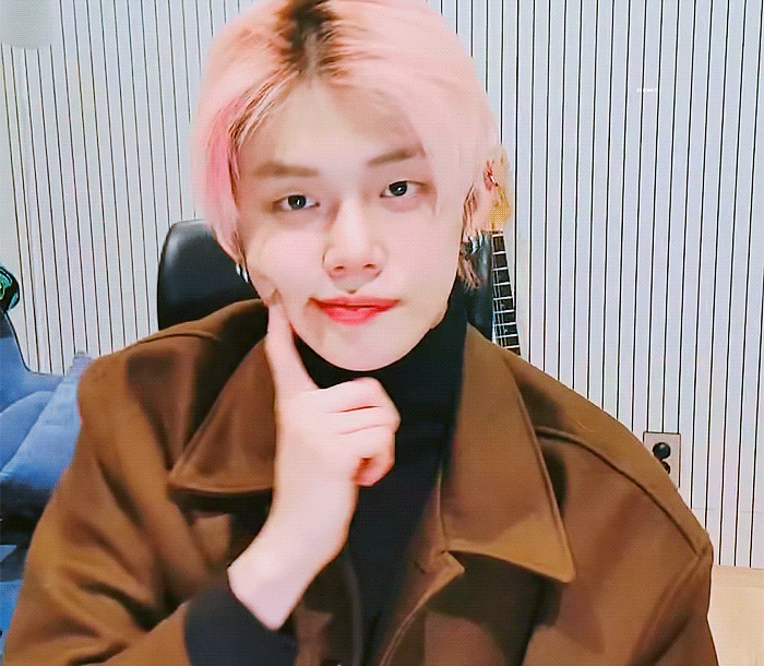  투바투 연준 개인 브이앱 레전드.gif