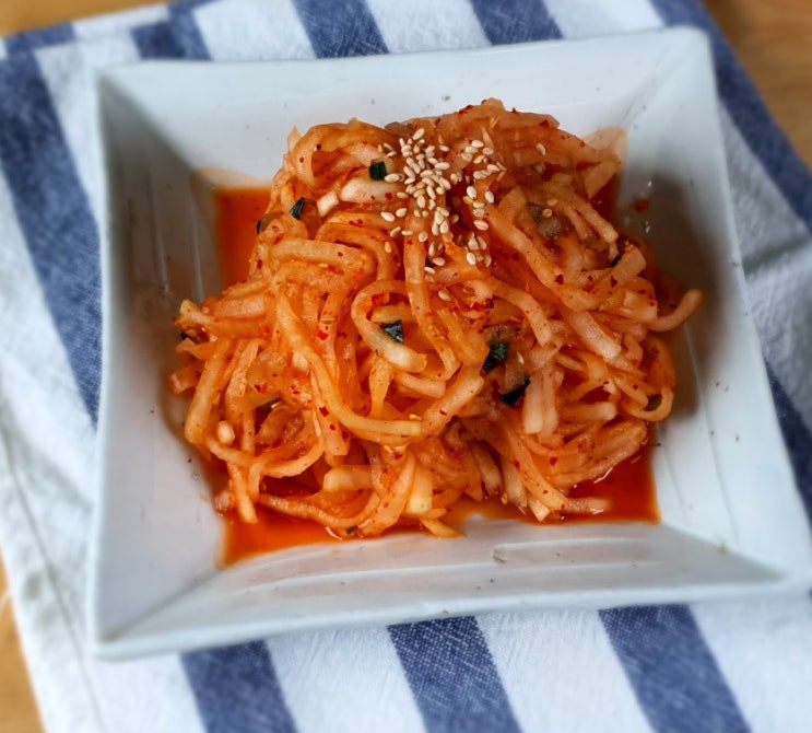  누구나 만들기 쉬운 무생채 만들기  무생채 비빔밥까지 맛있게 드세요