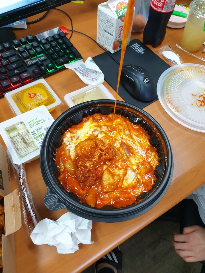 엽떡에 교촌은 진리 하지만 오늘은 오떡 엽떡에 교촌은 진리 하지만 오늘은 오떡
