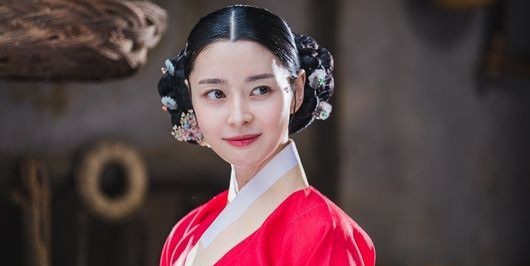 드라마 암행어사 조선비밀수사단 탤런트 권나라, 성형전..이종석 충격