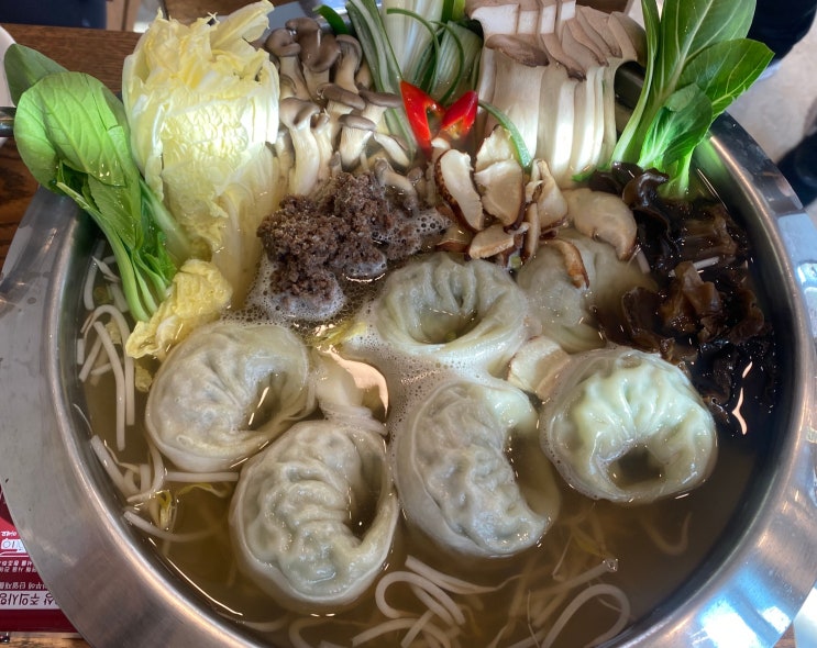  남천동칼국수 한 입에 반해 버린 맛!! 만두 전골 맛집 고메밀면 방문후기