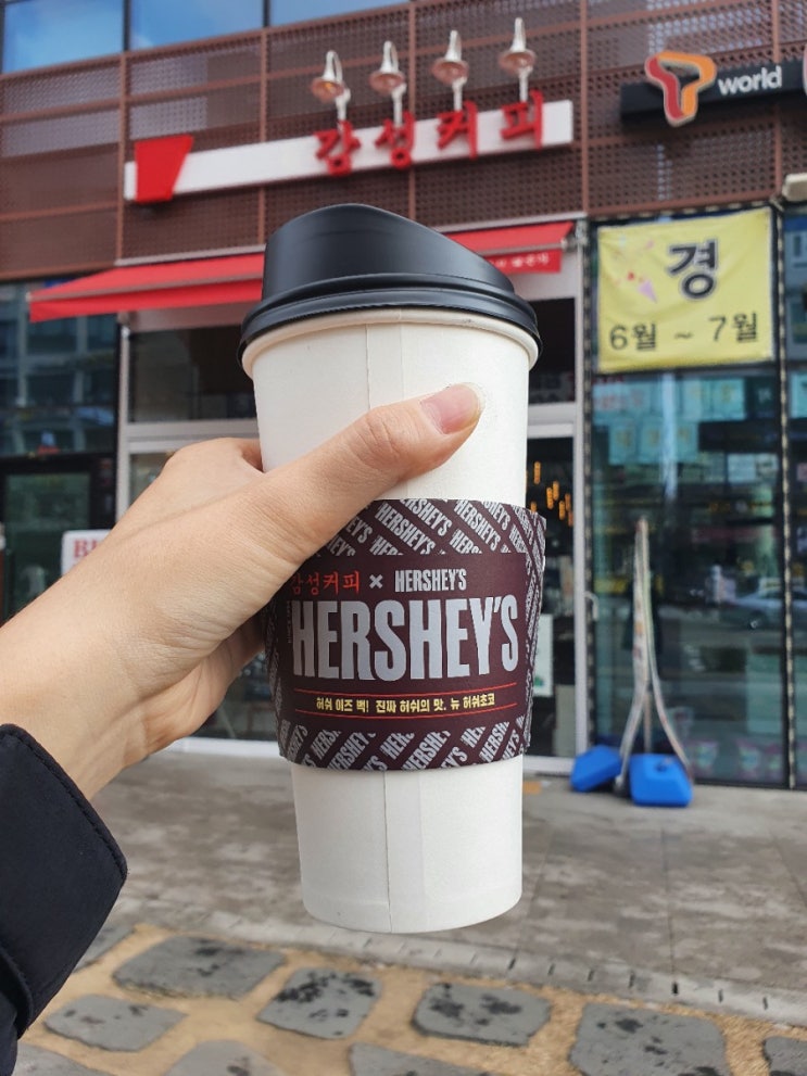  감성커피 메뉴추천 :: 이게블랙라떼 진한 카라멜맛