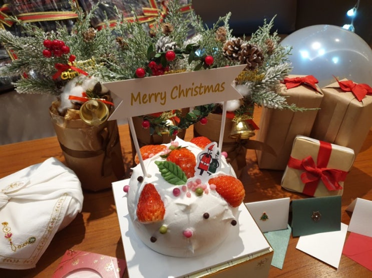  김영모과자점 크리스마스케이크예약했어요~ 노엘오프레즈미니/김영모제과점
