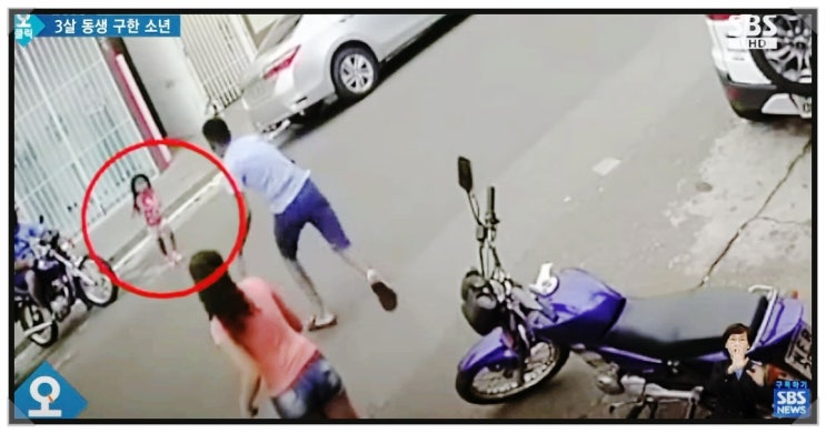  트럭에 치이기 직전 3살 여동생 구한 오빠 뉴스로 보는 어린이 보행사고