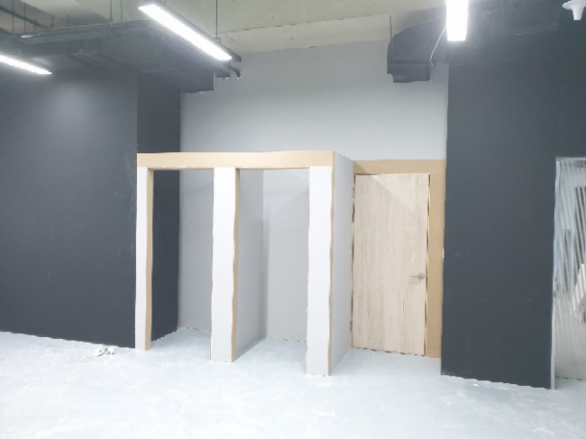  상수동 G-Art 지하1층 스튜디오 사무실 및 탈의실 석고 가벽 도어