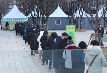 이대론 못 버틴다.. 코로나 환자 속출( *의료진 절규) 이대론 못 버틴다.. 코로나 환자 속출( *의료진 절규)