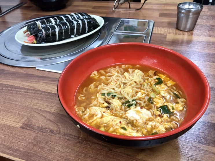 라면엔 김밥이지 봉자네꼬마김밥 / 천안식후감